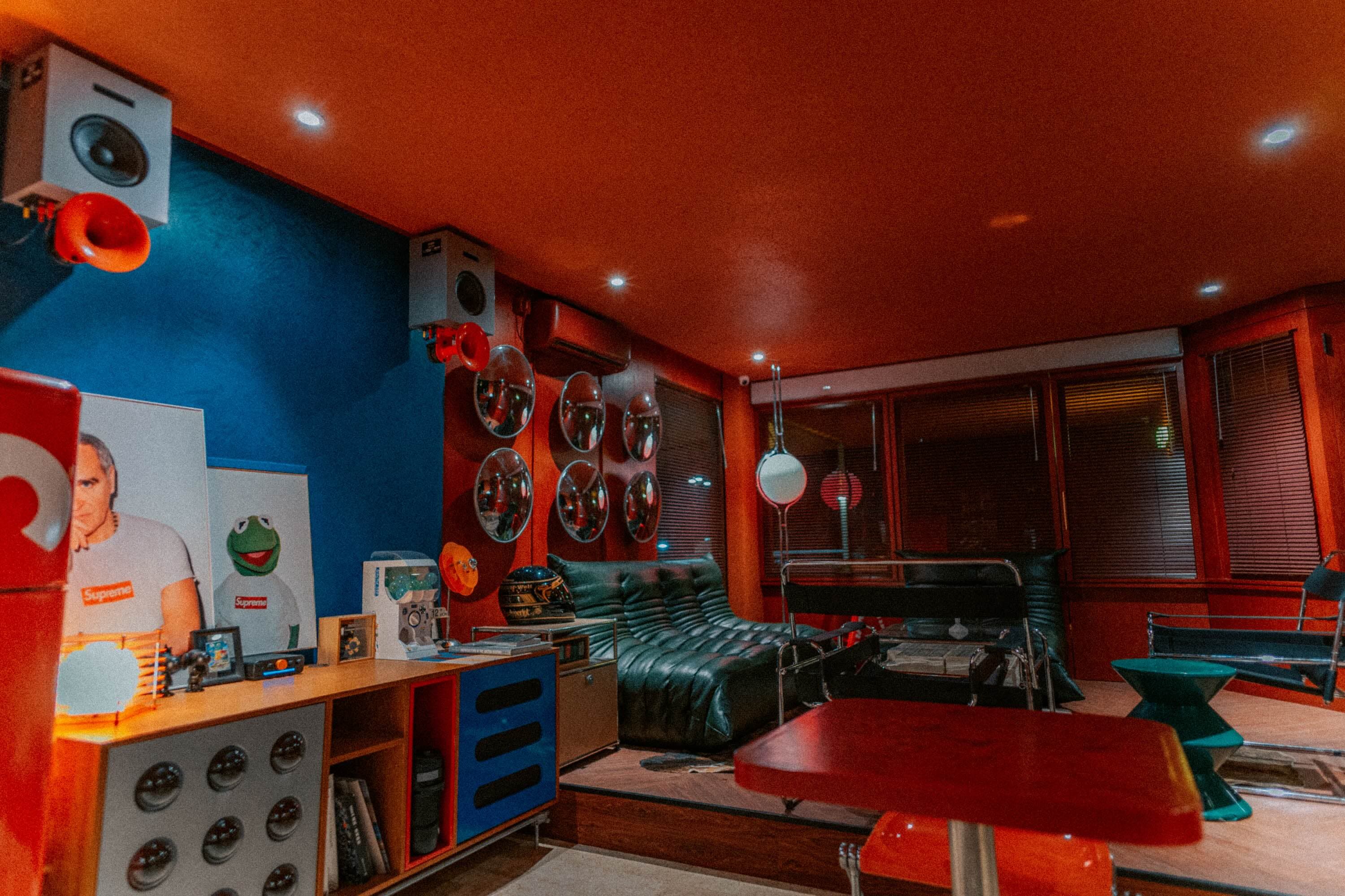 Lobby lounge with posters, speakers and leather sofas